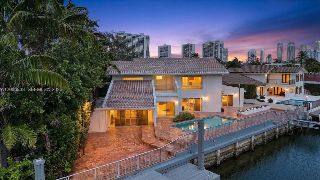 3226 NE 168th St, North Miami Beach, FL 33160