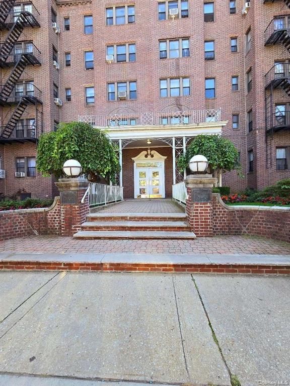170-40 Highland Avenue 208, Jamaica Estates, NY 11432