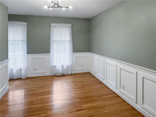 5208 Bridge Pointe Drive, Clemmons, NC 27012