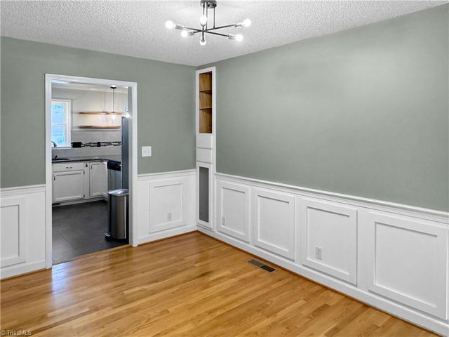 5208 Bridge Pointe Drive, Clemmons, NC 27012