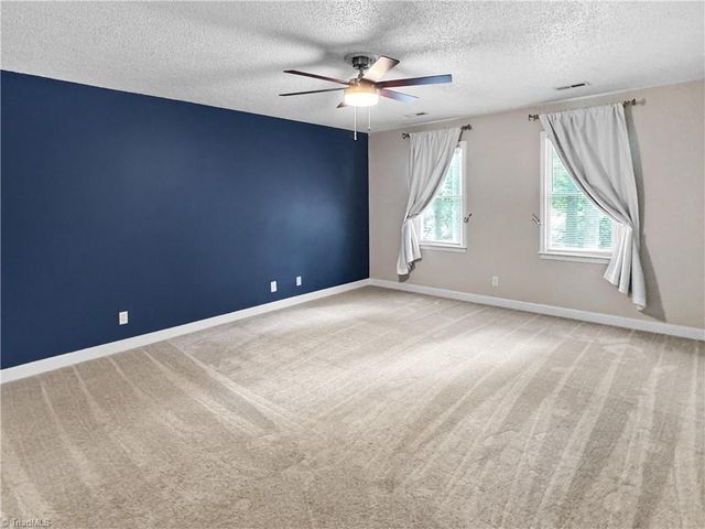 5208 Bridge Pointe Drive, Clemmons, NC 27012