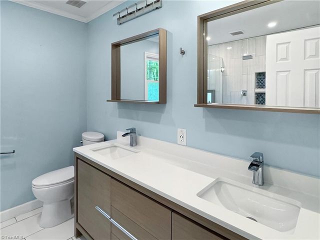 5208 Bridge Pointe Drive, Clemmons, NC 27012