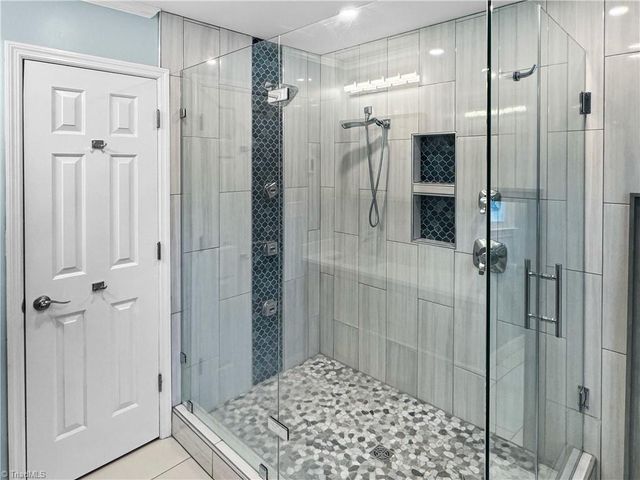 5208 Bridge Pointe Drive, Clemmons, NC 27012