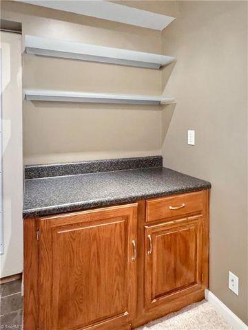 5208 Bridge Pointe Drive, Clemmons, NC 27012