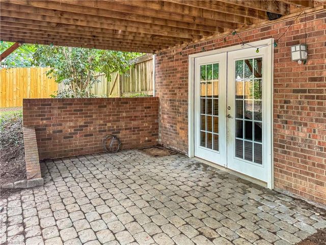 5208 Bridge Pointe Drive, Clemmons, NC 27012