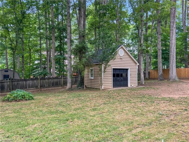 5208 Bridge Pointe Drive, Clemmons, NC 27012
