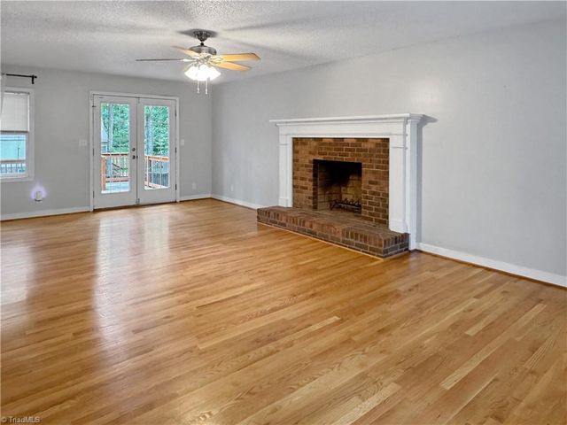 5208 Bridge Pointe Drive, Clemmons, NC 27012