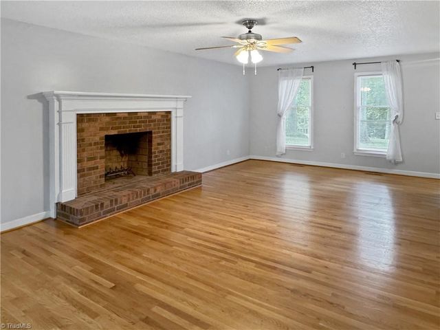 5208 Bridge Pointe Drive, Clemmons, NC 27012