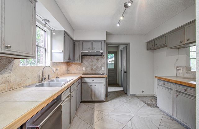 14907 Penn Hills Lane, Houston, TX 77062