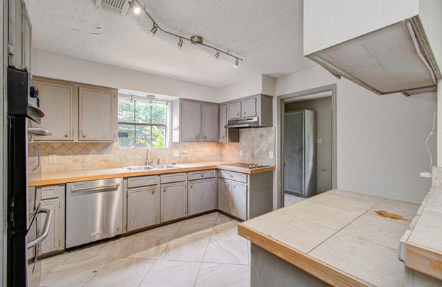 14907 Penn Hills Lane, Houston, TX 77062