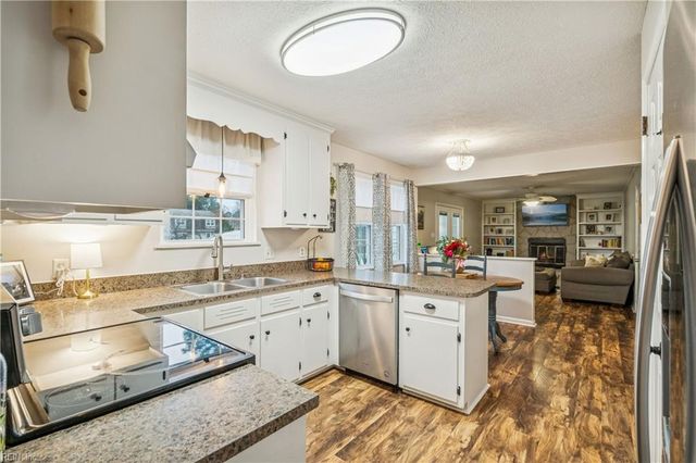 8 Zilber CT, Hampton, VA 23669