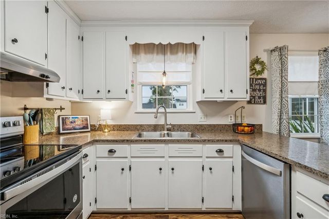 8 Zilber CT, Hampton, VA 23669