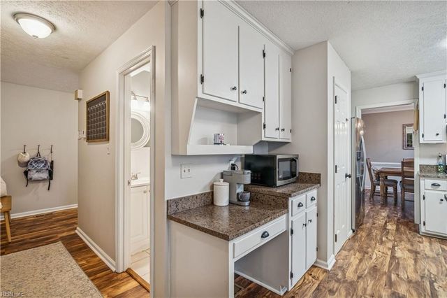 8 Zilber CT, Hampton, VA 23669