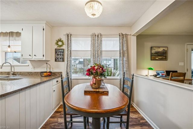 8 Zilber CT, Hampton, VA 23669