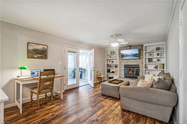 8 Zilber CT, Hampton, VA 23669