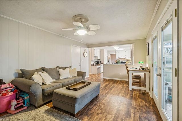 8 Zilber CT, Hampton, VA 23669