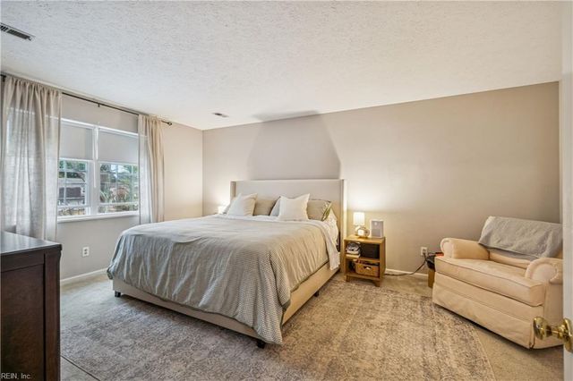 8 Zilber CT, Hampton, VA 23669