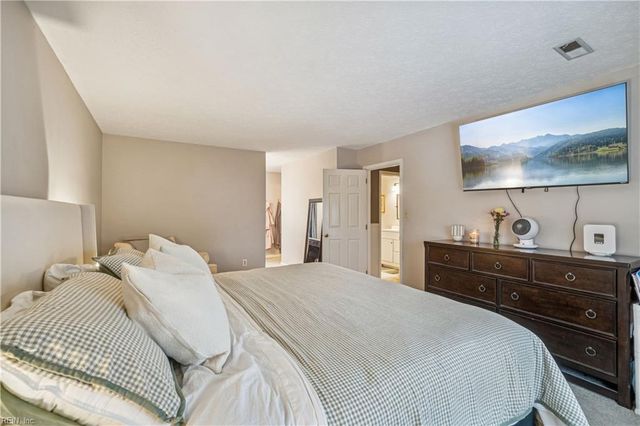 8 Zilber CT, Hampton, VA 23669