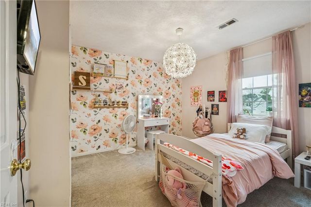 8 Zilber CT, Hampton, VA 23669