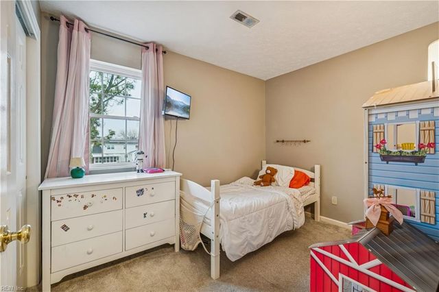 8 Zilber CT, Hampton, VA 23669