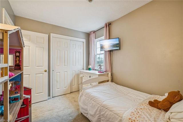 8 Zilber CT, Hampton, VA 23669