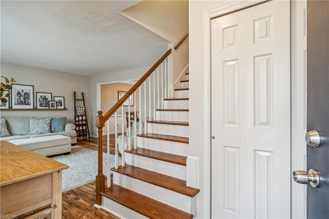 8 Zilber CT, Hampton, VA 23669