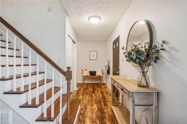 8 Zilber CT, Hampton, VA 23669