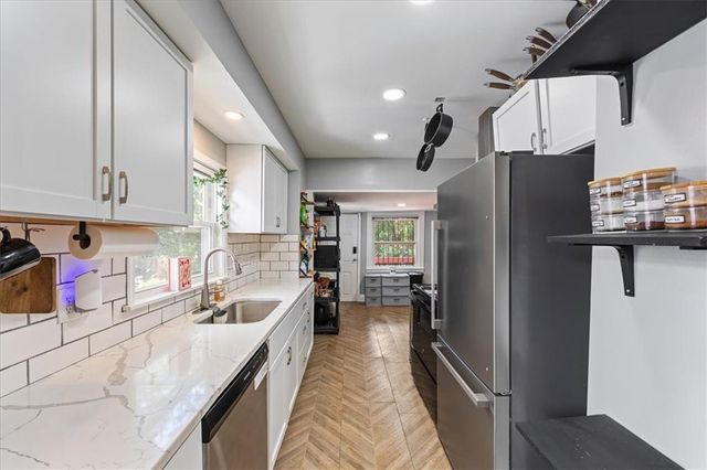 2944 Lockridge Avenue, Kansas City, MO 64129