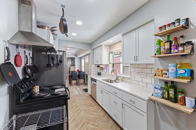 2944 Lockridge Avenue, Kansas City, MO 64129