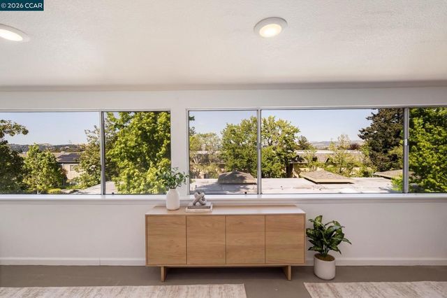 1909 Skycrest Dr 5, Walnut Creek, CA 94595