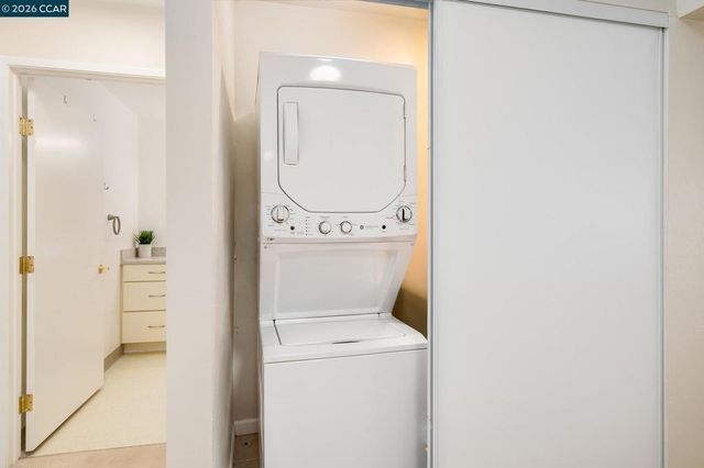 1909 Skycrest Dr 5, Walnut Creek, CA 94595