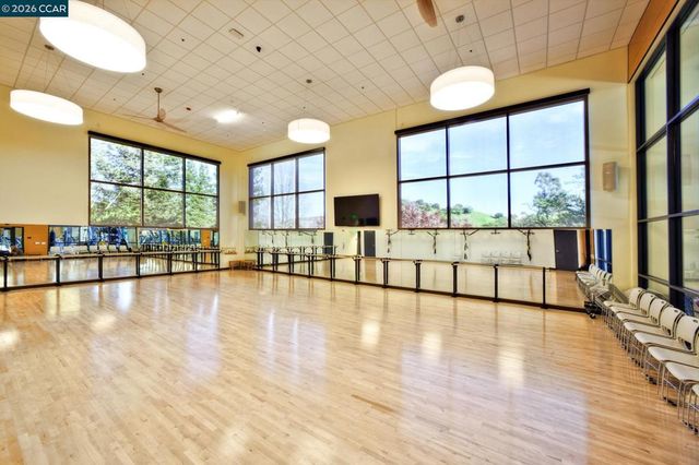 1909 Skycrest Dr 5, Walnut Creek, CA 94595