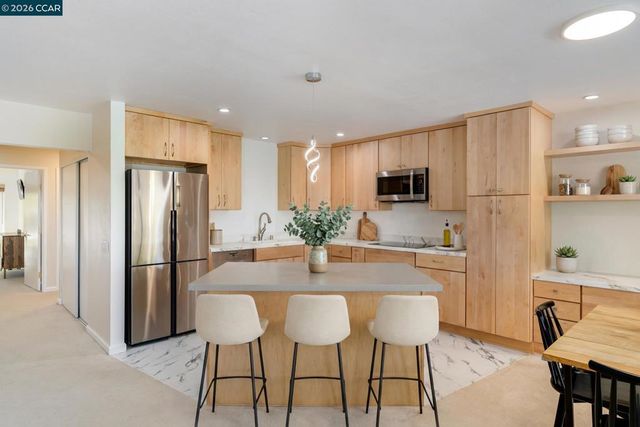 1909 Skycrest Dr 5, Walnut Creek, CA 94595