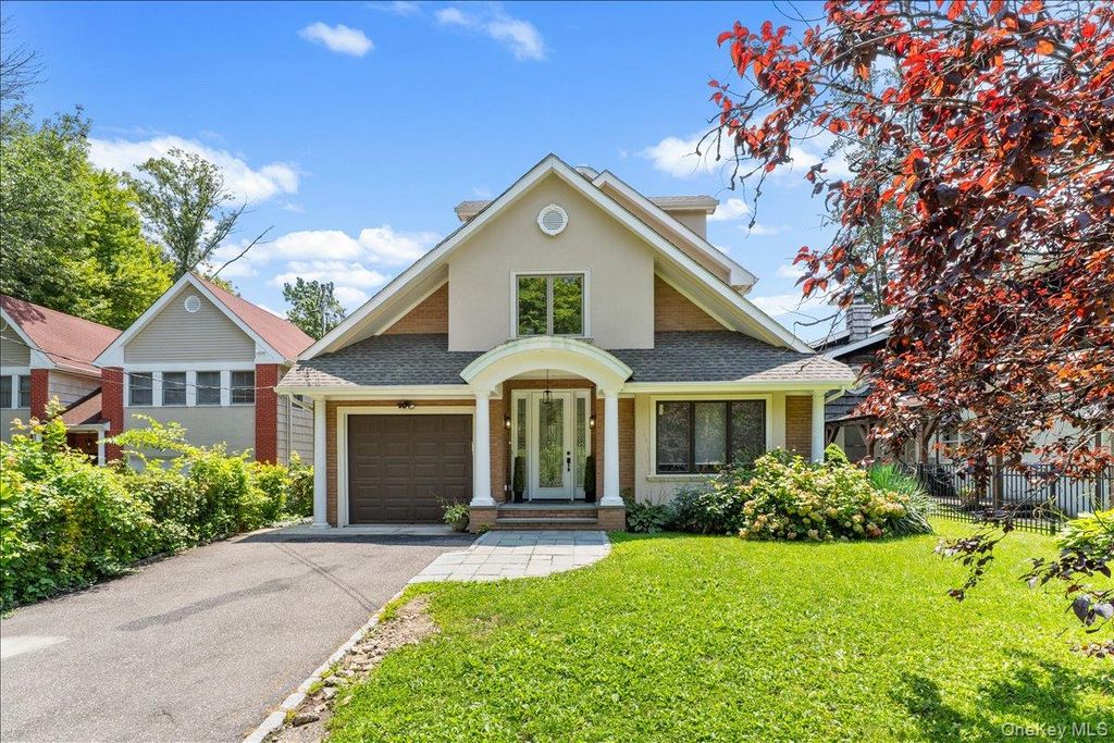 11A Forest Lane, Great Neck, NY 11024