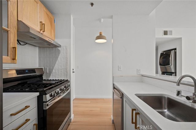 19350 Sherman Way 338, Reseda, CA 91335