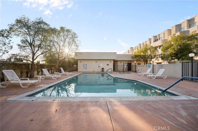 19350 Sherman Way 338, Reseda, CA 91335