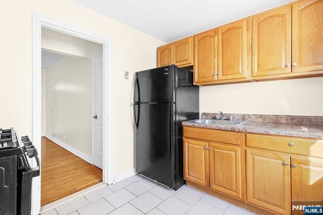 28 Sheffield Avenue B21, Englewood, NJ 07631