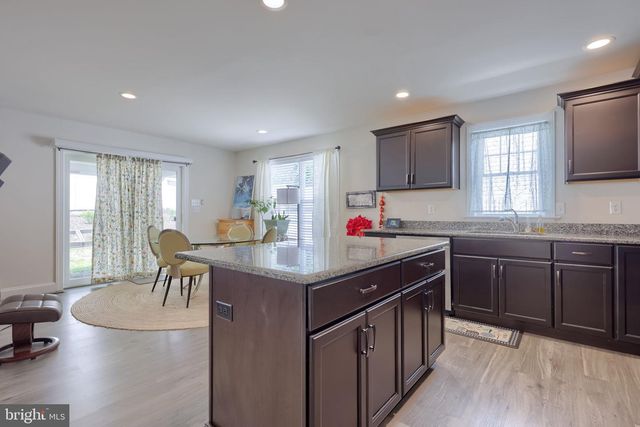 27 ELI DR, York, PA 17404