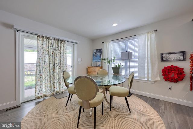 27 ELI DR, York, PA 17404