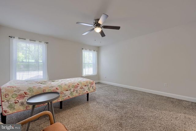 27 ELI DR, York, PA 17404