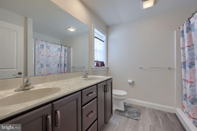 27 ELI DR, York, PA 17404
