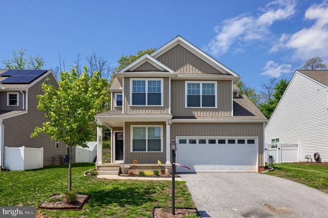27 ELI DR, York, PA 17404