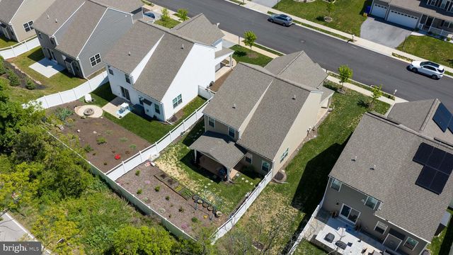 27 ELI DR, York, PA 17404