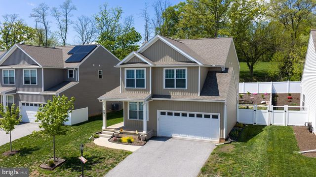 27 ELI DR, York, PA 17404