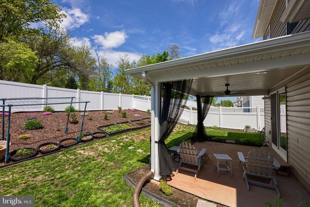 27 ELI DR, York, PA 17404