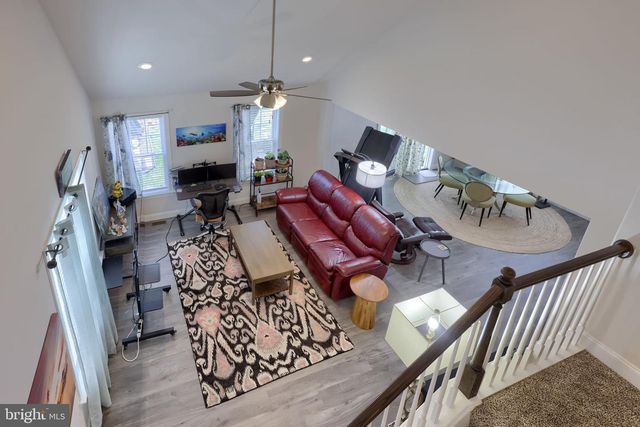 27 ELI DR, York, PA 17404