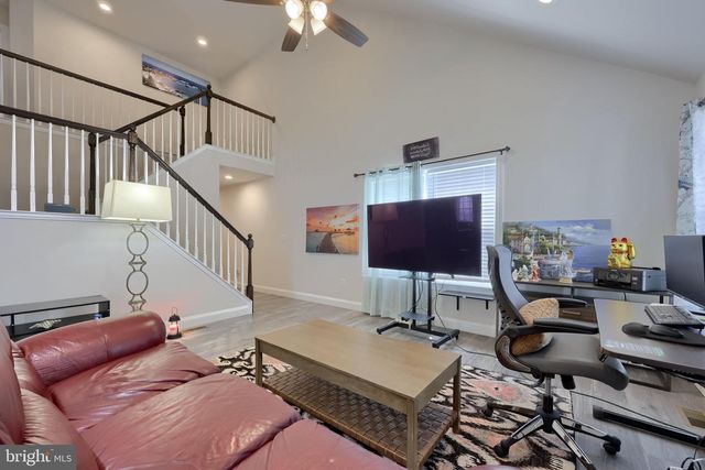 27 ELI DR, York, PA 17404