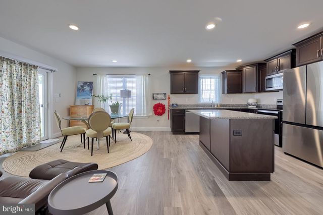 27 ELI DR, York, PA 17404