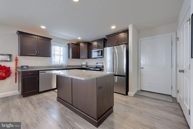27 ELI DR, York, PA 17404
