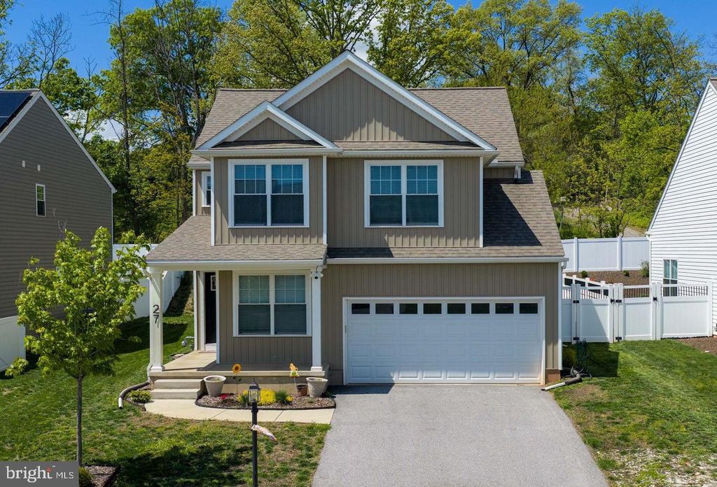 27 ELI DR, York, PA 17404